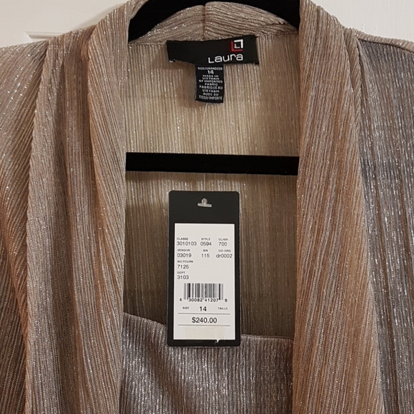 Dress - Picture 7 of 7